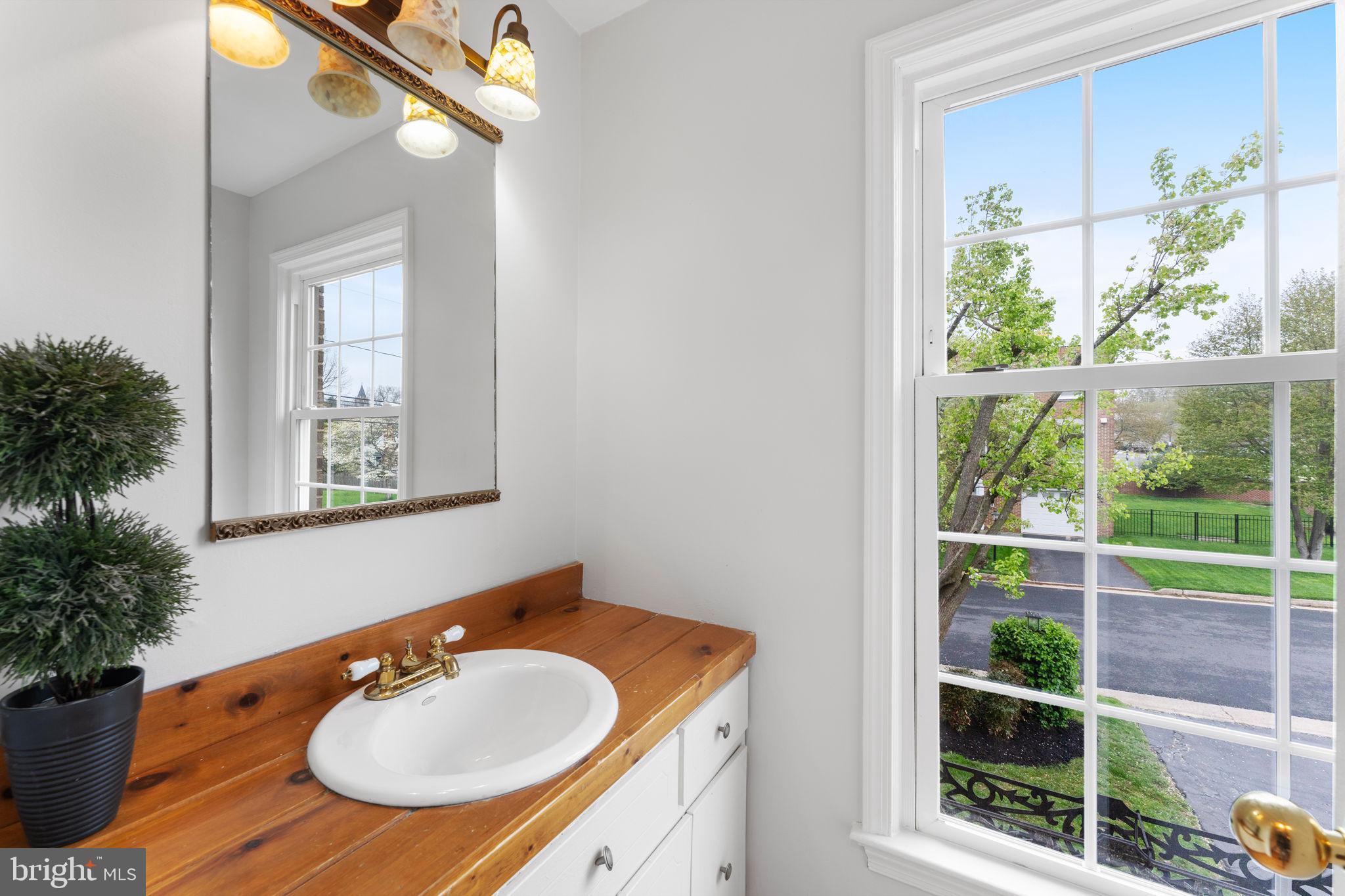 EXETER SQUARE - Residential