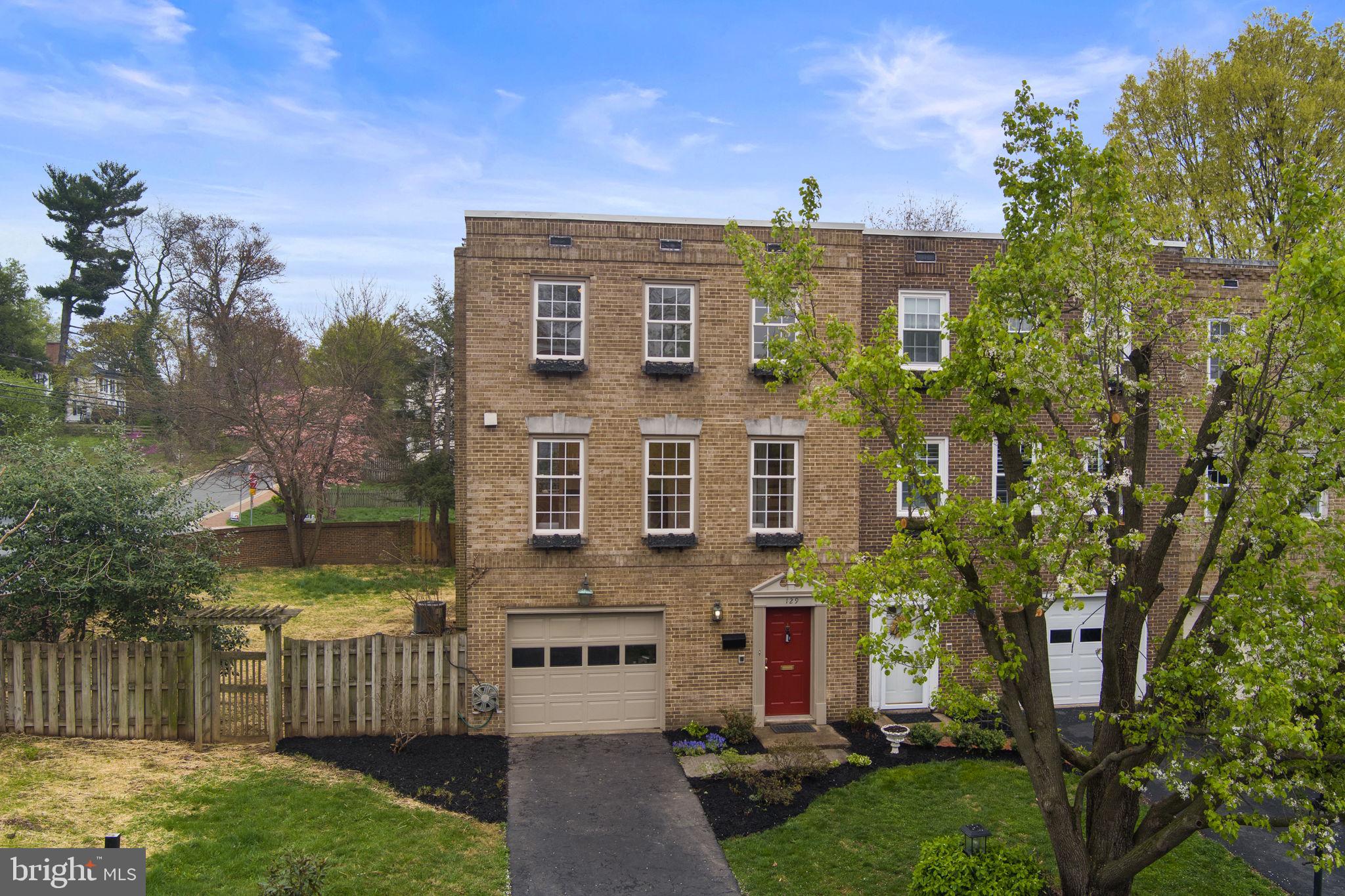 EXETER SQUARE - Residential