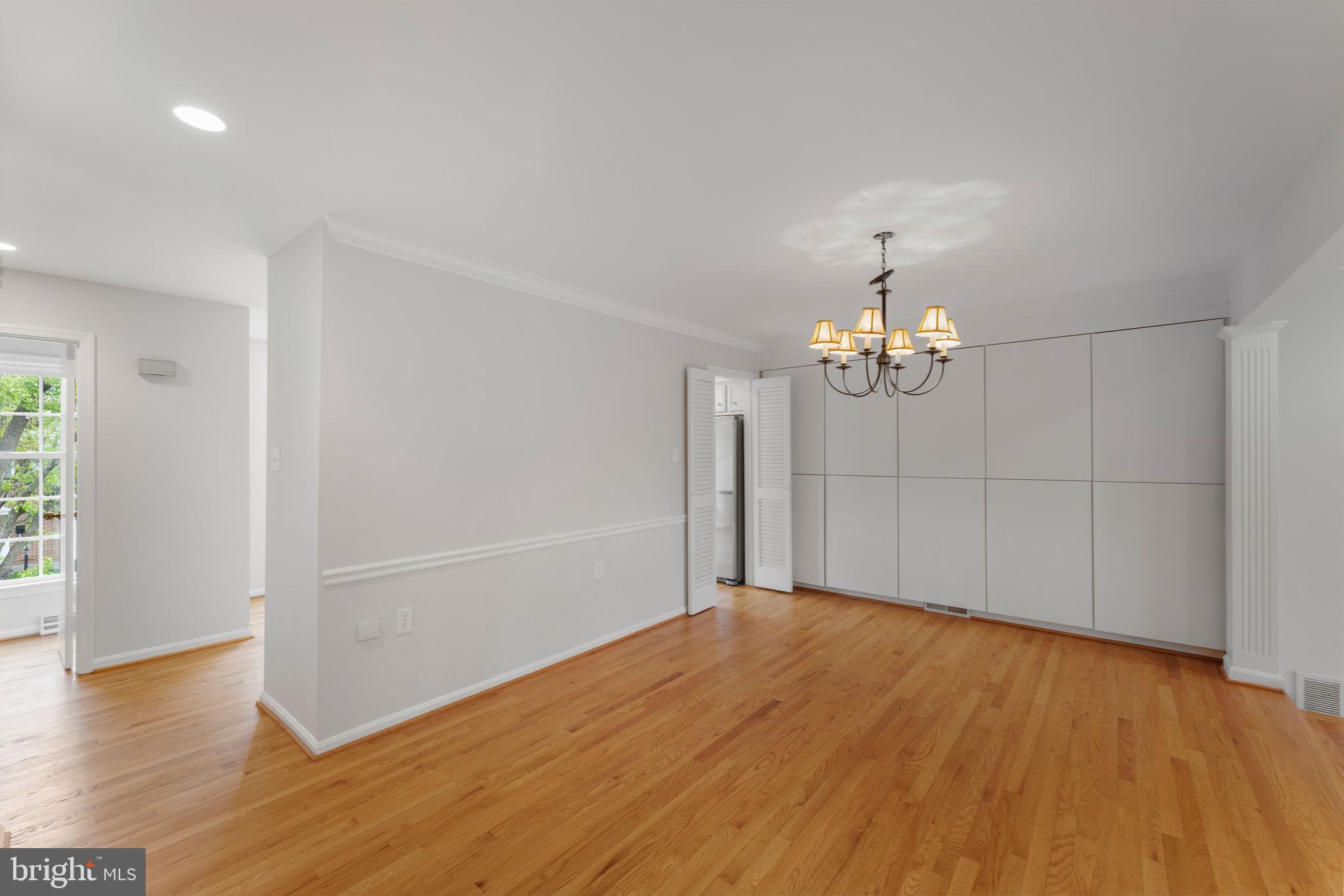 EXETER SQUARE - Residential