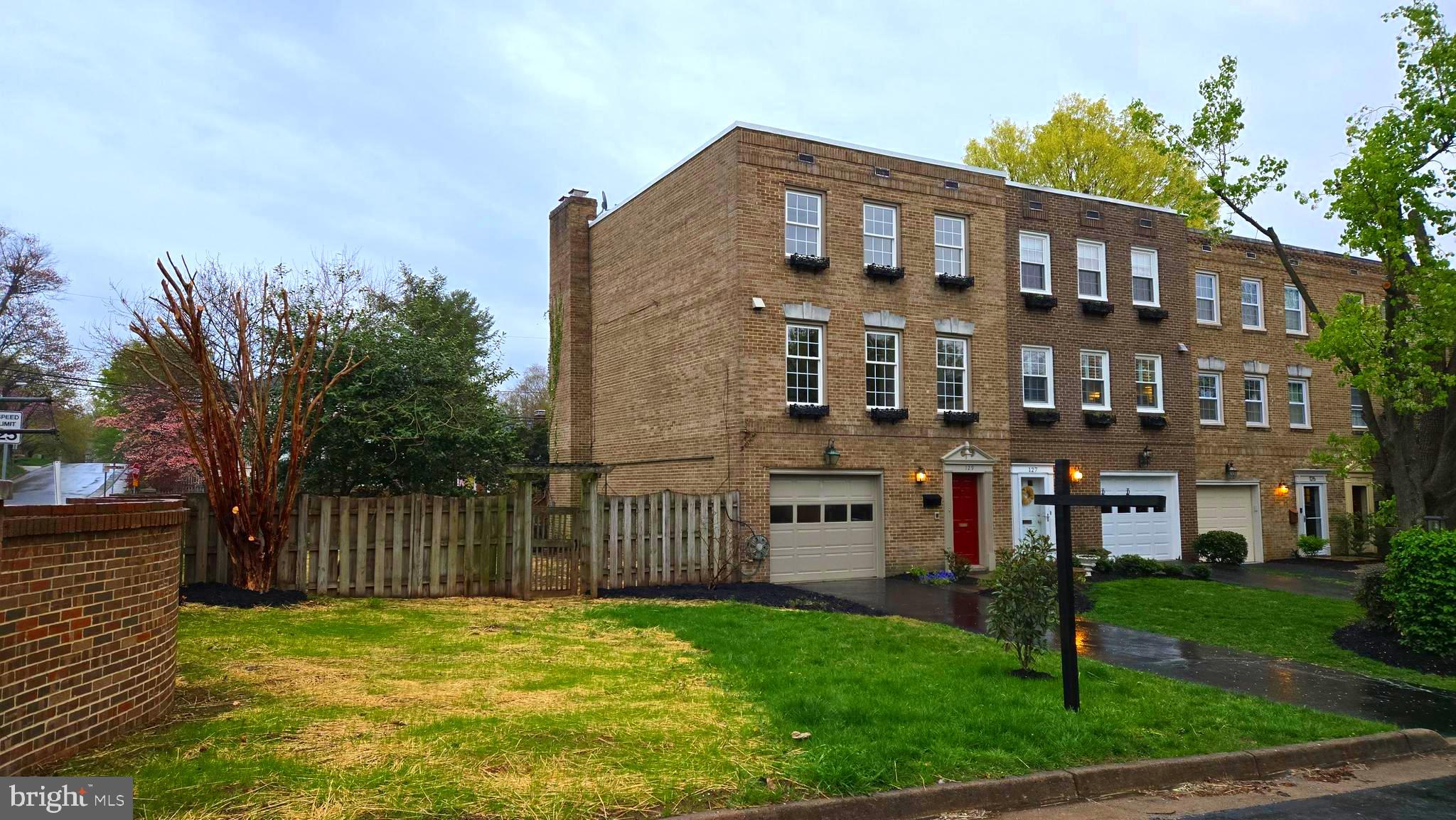 EXETER SQUARE - Residential