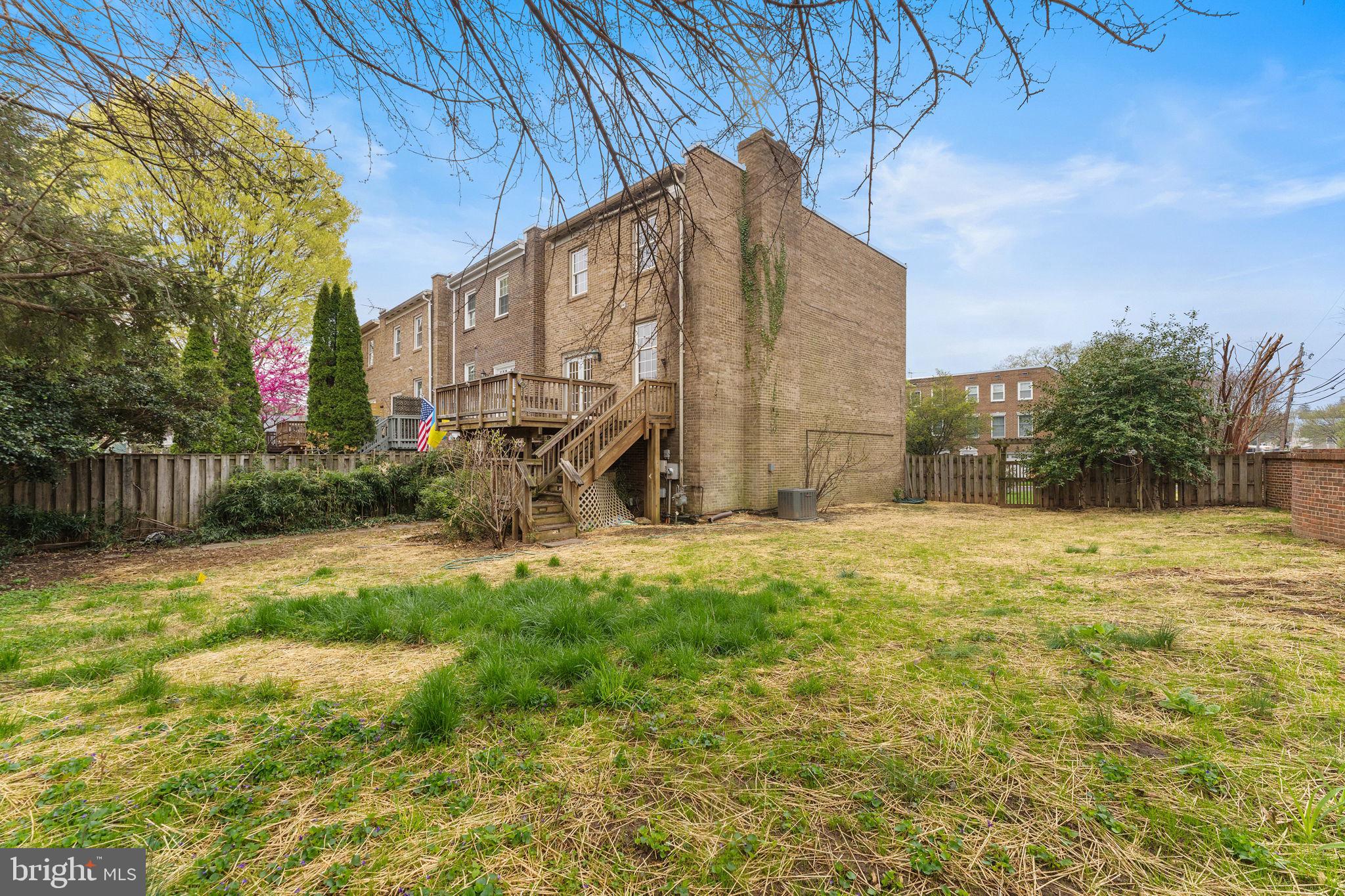 EXETER SQUARE - Residential
