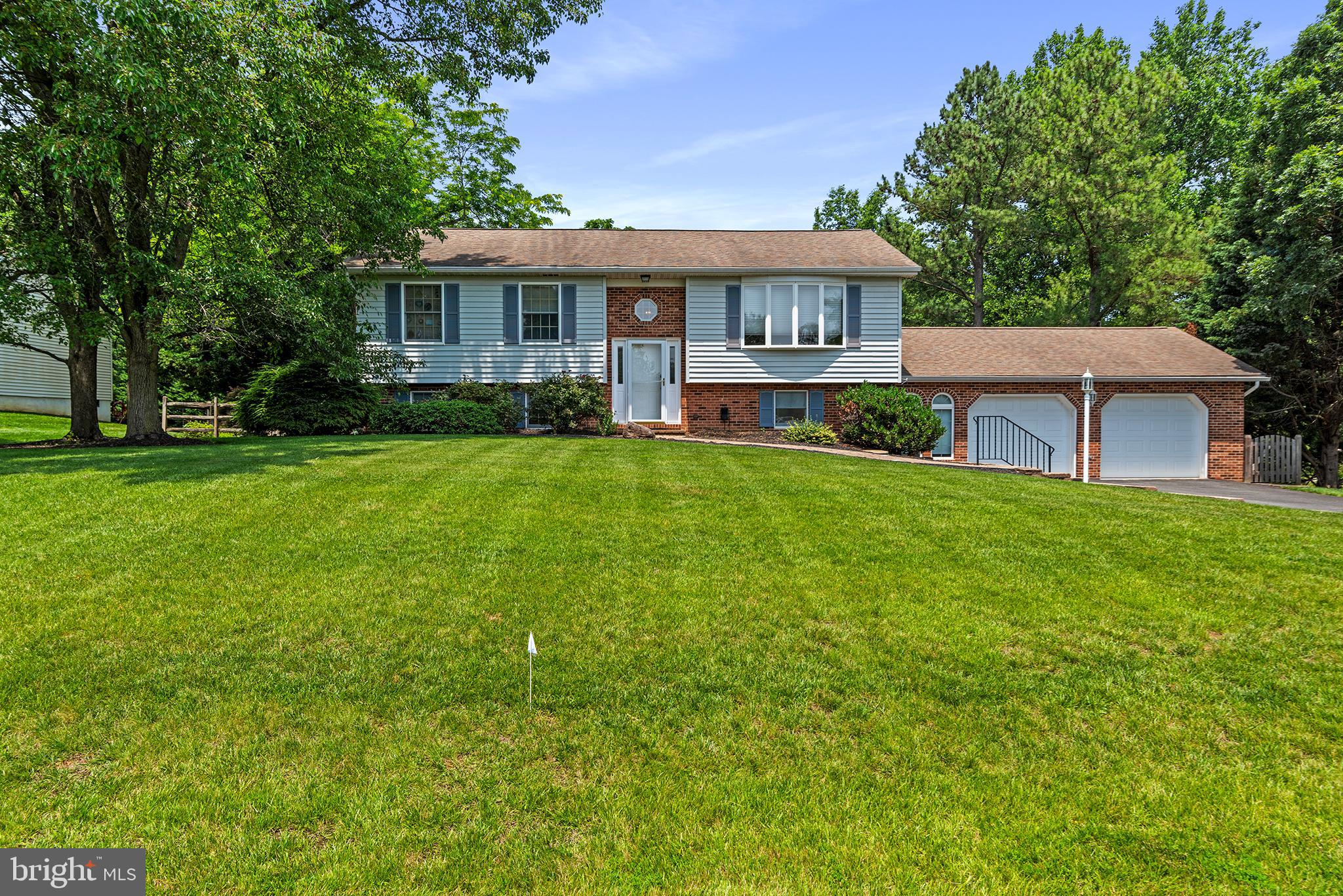 9 WHITE PINE CIRCLE
