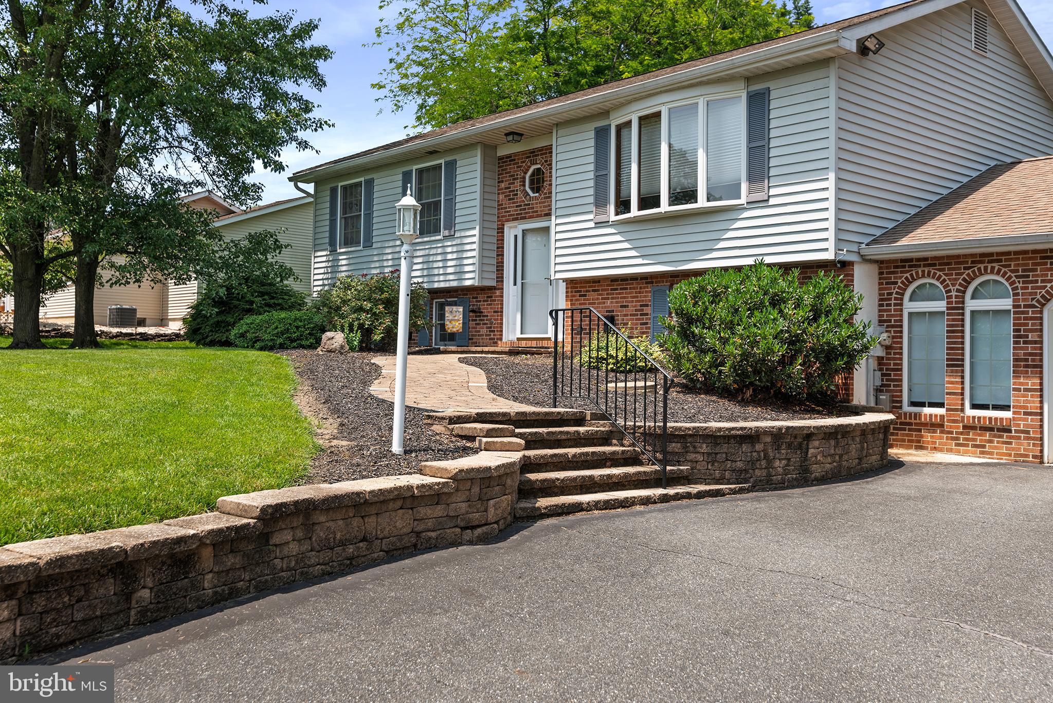 9 WHITE PINE CIRCLE
