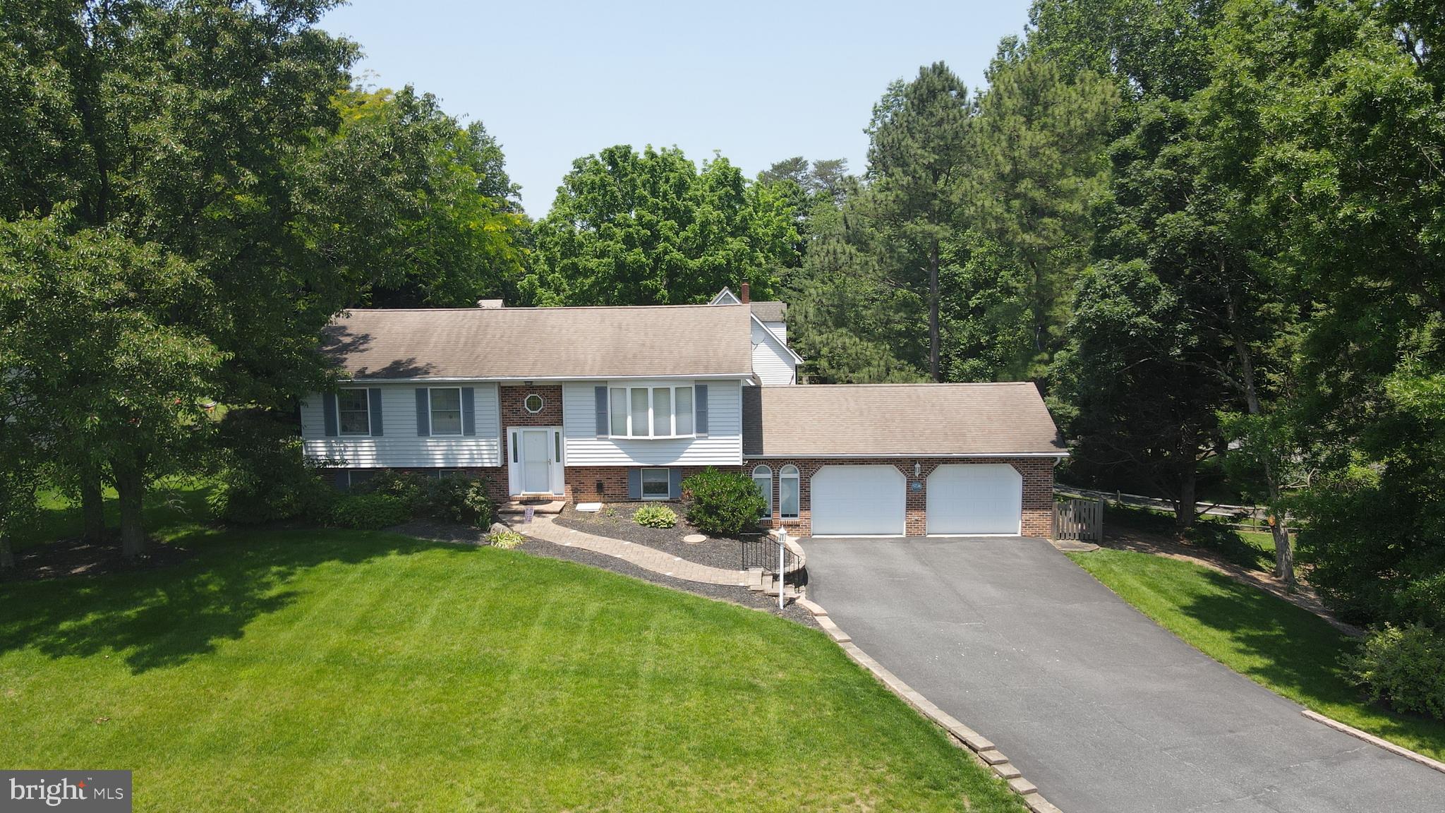 9 WHITE PINE CIRCLE