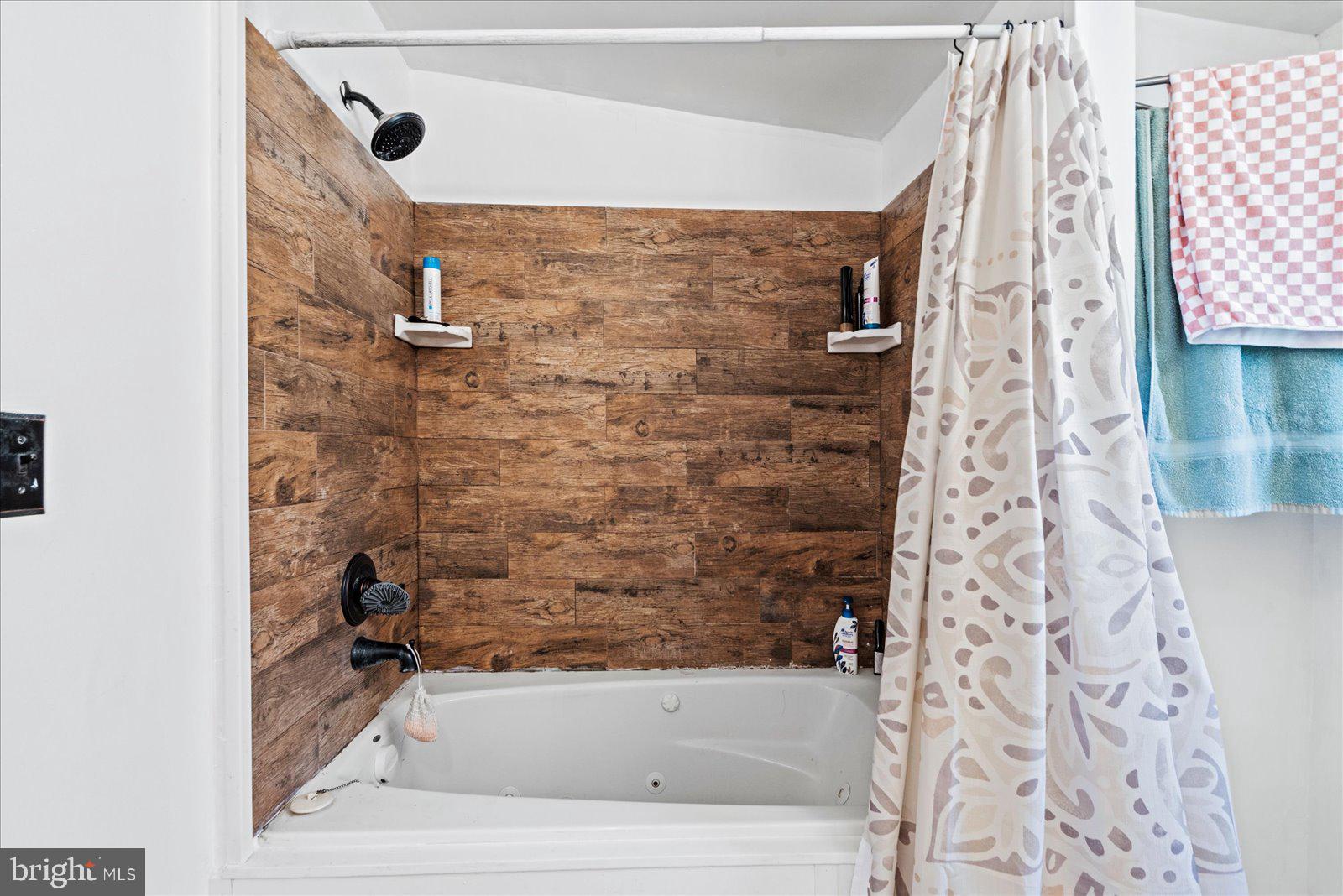 HOLLY GROVE - Residential