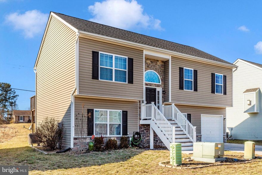 6 bedroom split foyer with a one car garage. Walk into your spacious foyer with a palladian window giving lots of natural light. Kitchen with stylish cabinets, lots of counter space and updated appliances. Dining room off kitchen with sliding door to deck which is a great entertaining area for guests. Spacious living room on main level. Owners bedroom suite with private bathroom. Bedrooms 2 & 3 on the main level with a shared full bathroom. Lower level has a 2nd owner's bedroom suite with a walkout sliding door to the backyard. Bedrooms 5 & 6 on lower level sharing a bathroom with the lower level owners suite. Great size one car garage. Huge flat backyard. Great location close to shopping restraints and major highways.