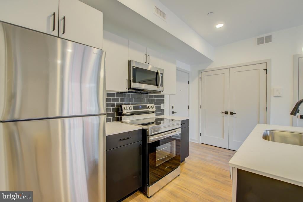 5001 UMBRIA STREET P207