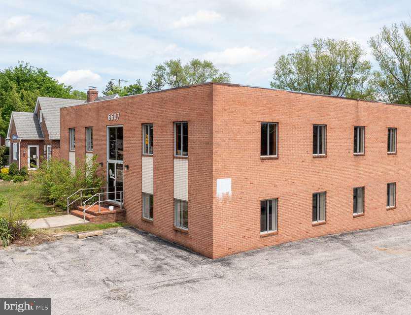 Both floors of 6607 York Rd are available and can be combined for a single tenant.
Great for medical, retail, schools, fitness, family uses, and office tenants. Each floor has separate access to bathrooms, open work areas, and private offices. Both buildings total 9,650 SF available.
6607 York Rd: 7,800 SF total / 3,900 SF per floor
$22/sf MG.
