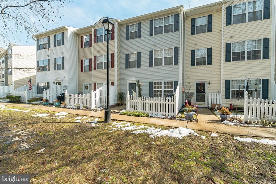 Fabulous 3 level townhouse with 3 bedrooms, 2.5 baths and over 1600+ sqft of living space! Updated eat-in kitchen with stainless steel appliances, spacious living room and main level powder room. Large master bedroom suite features walk-in closet and a luxurious bath with dual vanity, separate tub and shower! Community amenities include community center and outdoor pool.  Conveniently located off of Forest Drive, close to shops, restaurants, and commuter routes!