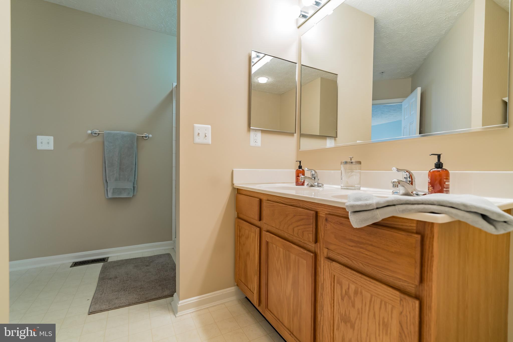 ANNAPOLIS OVERLOOK - Residential