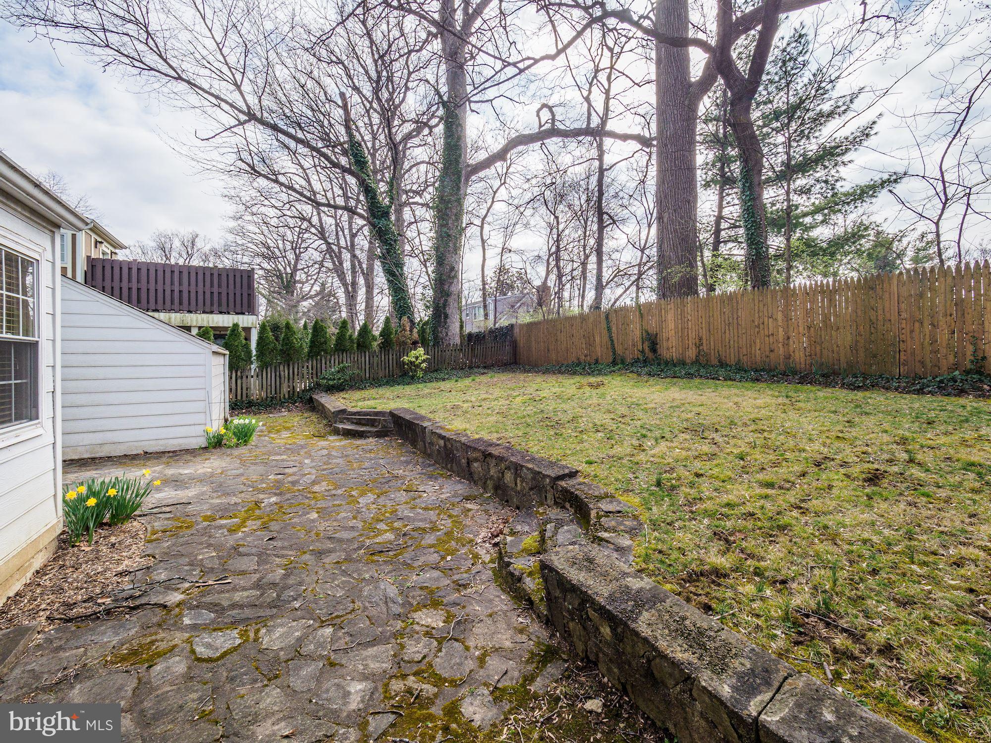 5208 GLENWOOD ROAD