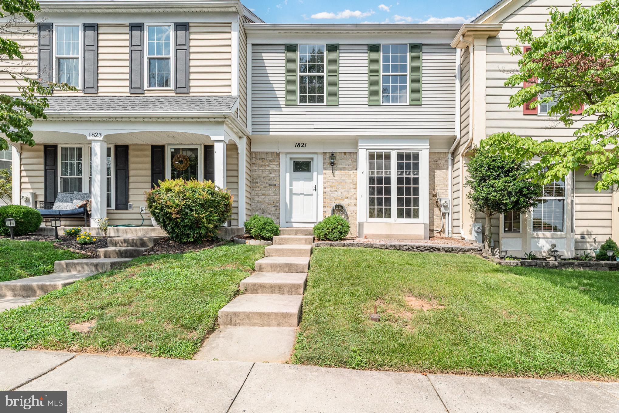 1821 OXFORD SQUARE