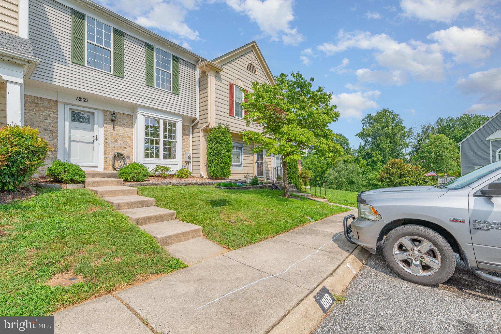1821 OXFORD SQUARE