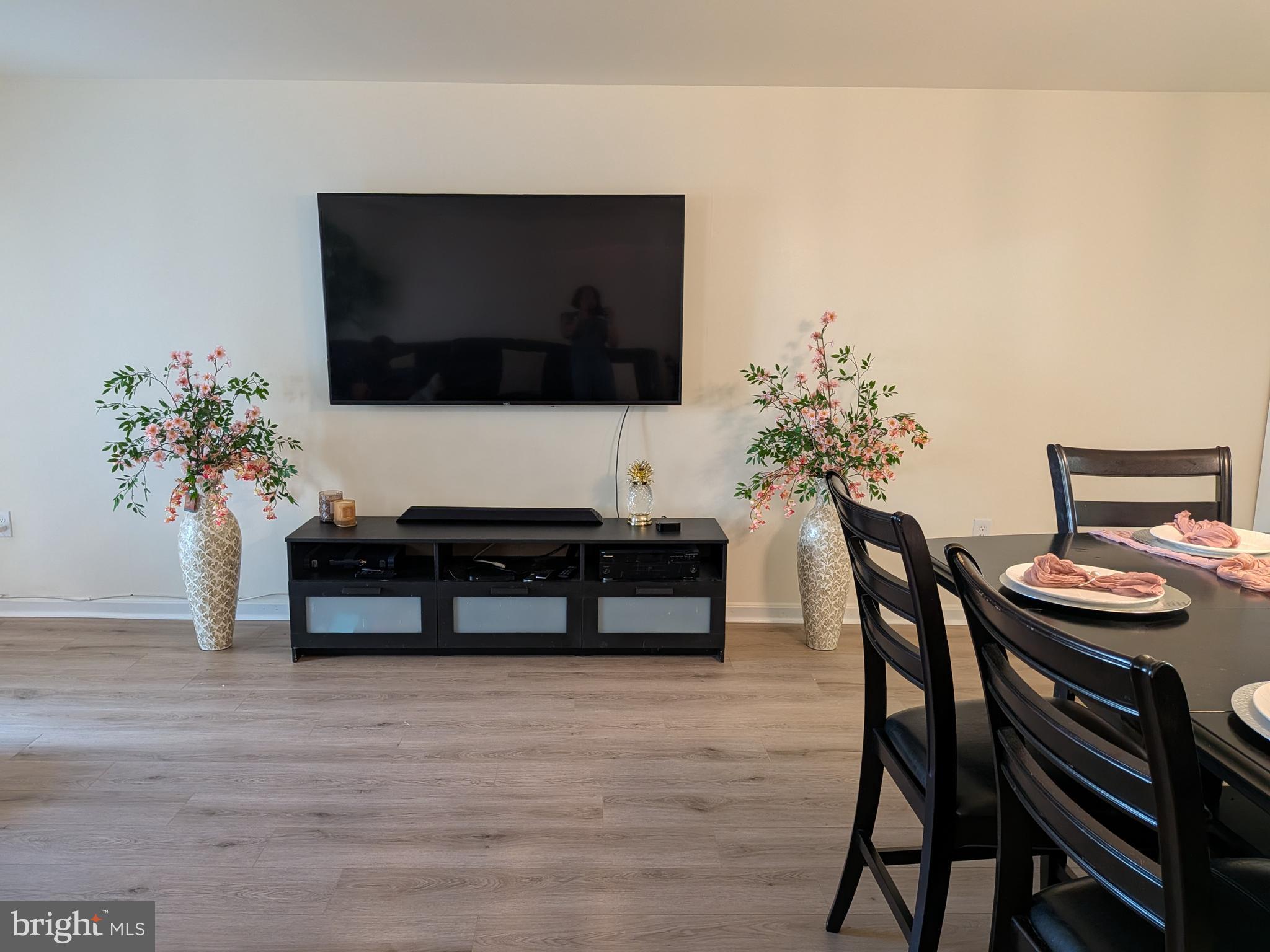 APPLEGATE CONDO - Residential