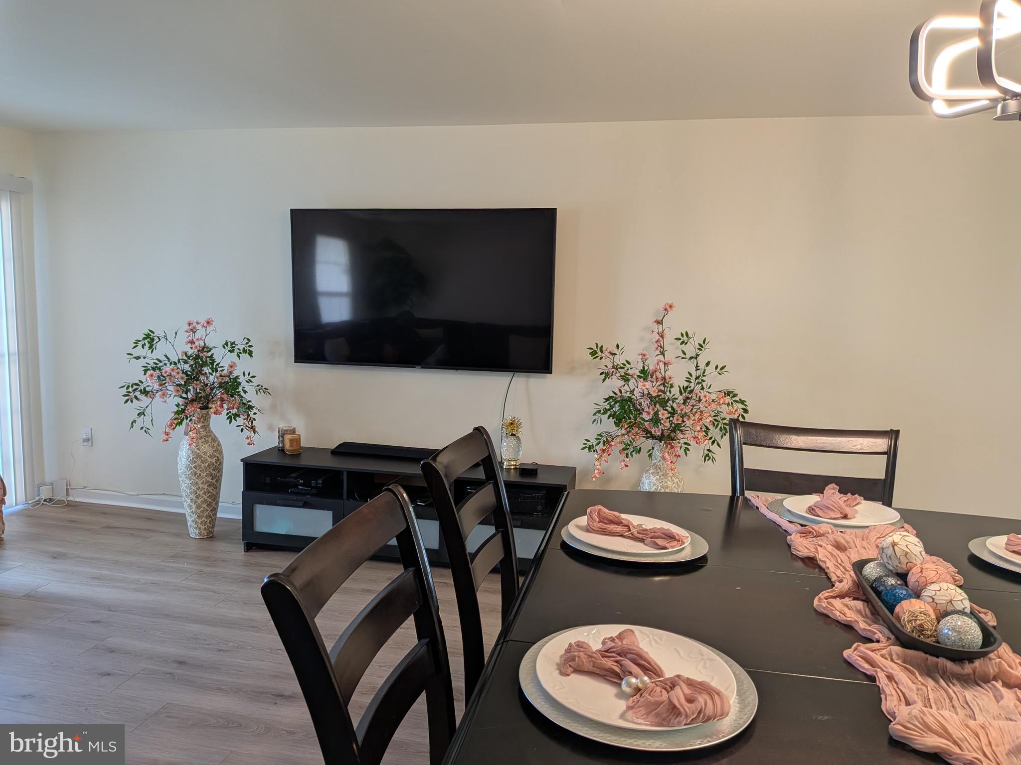 APPLEGATE CONDO - Residential