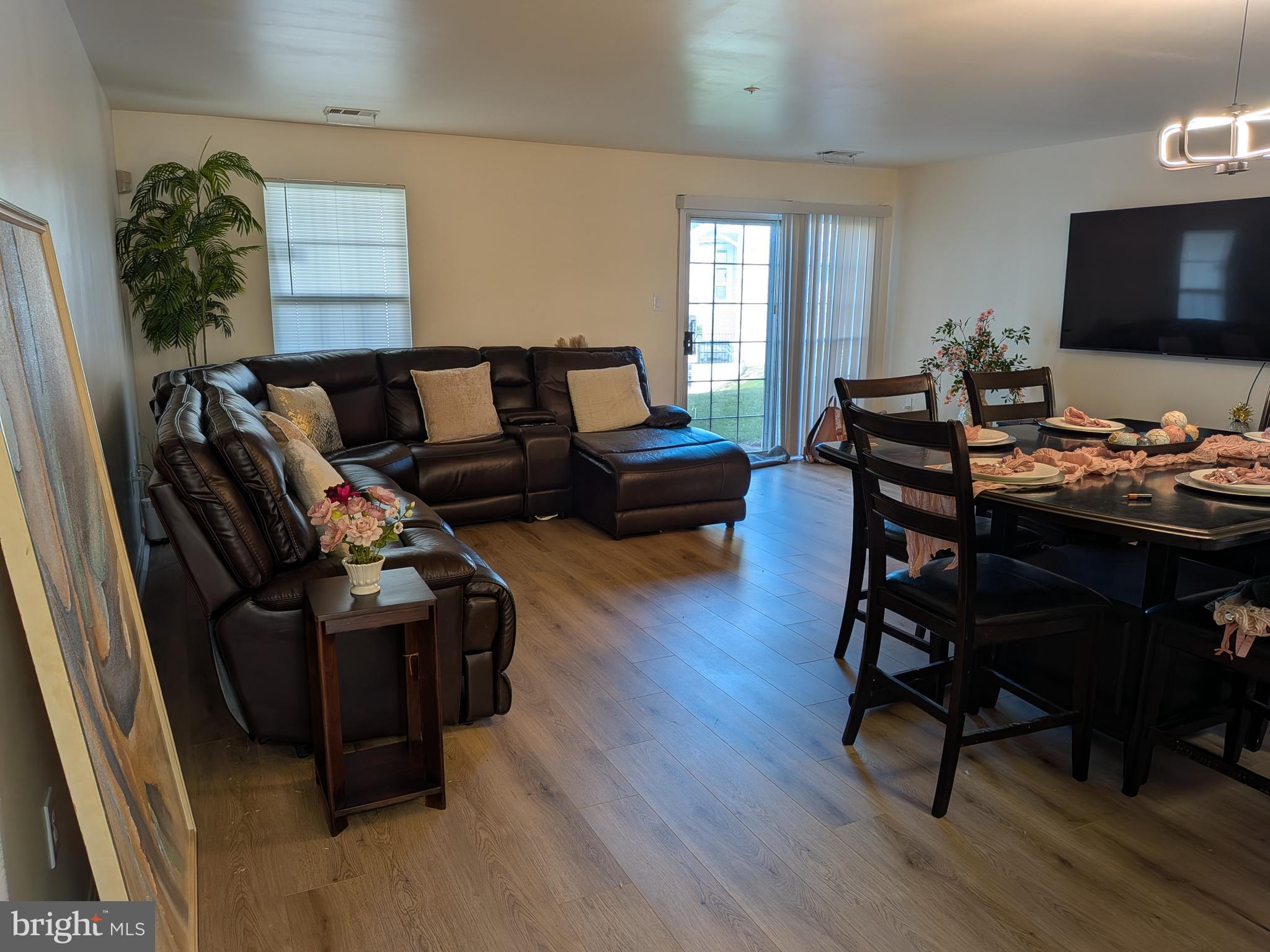 APPLEGATE CONDO - Residential