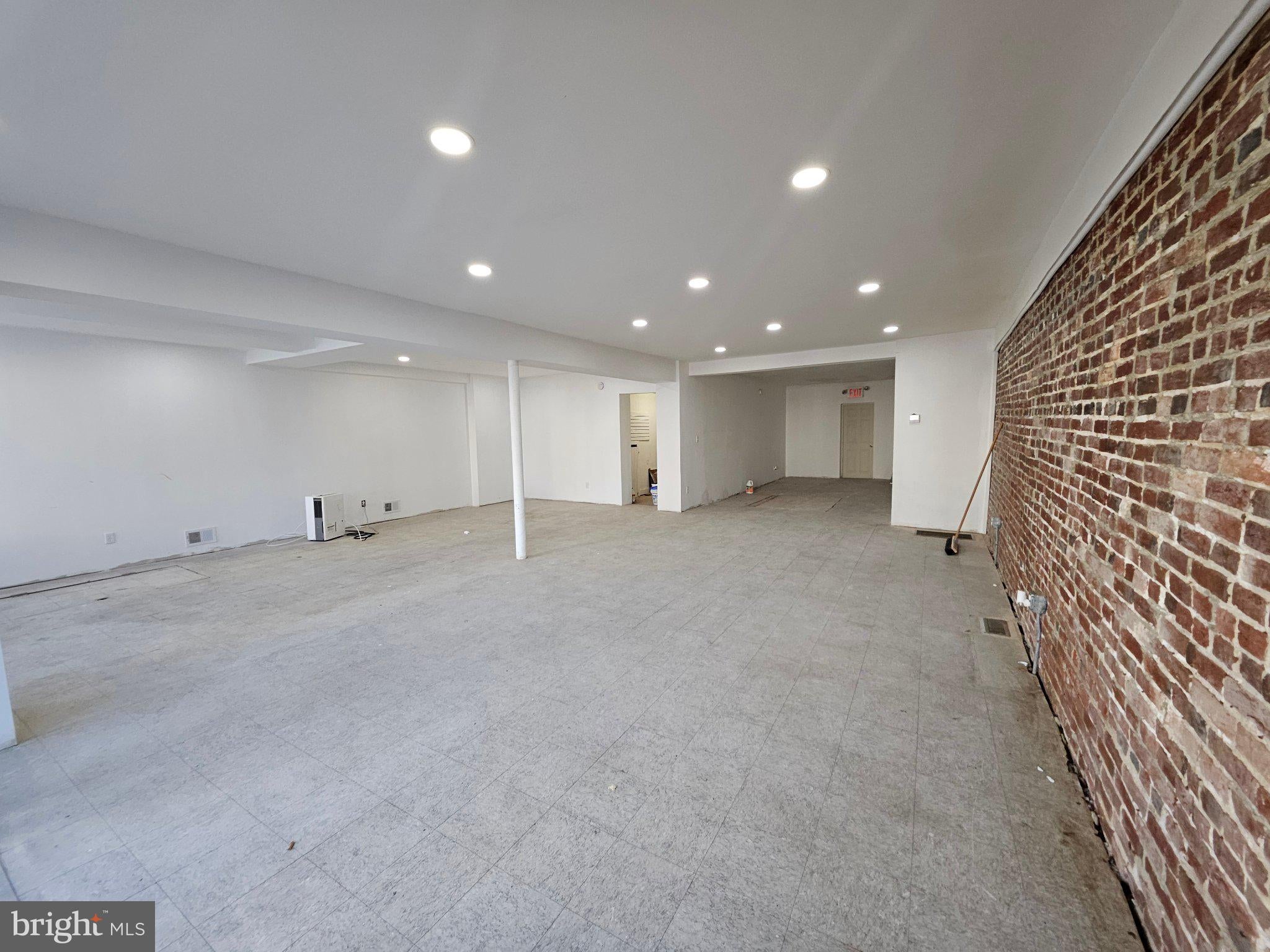 322 RIDGE AVENUE