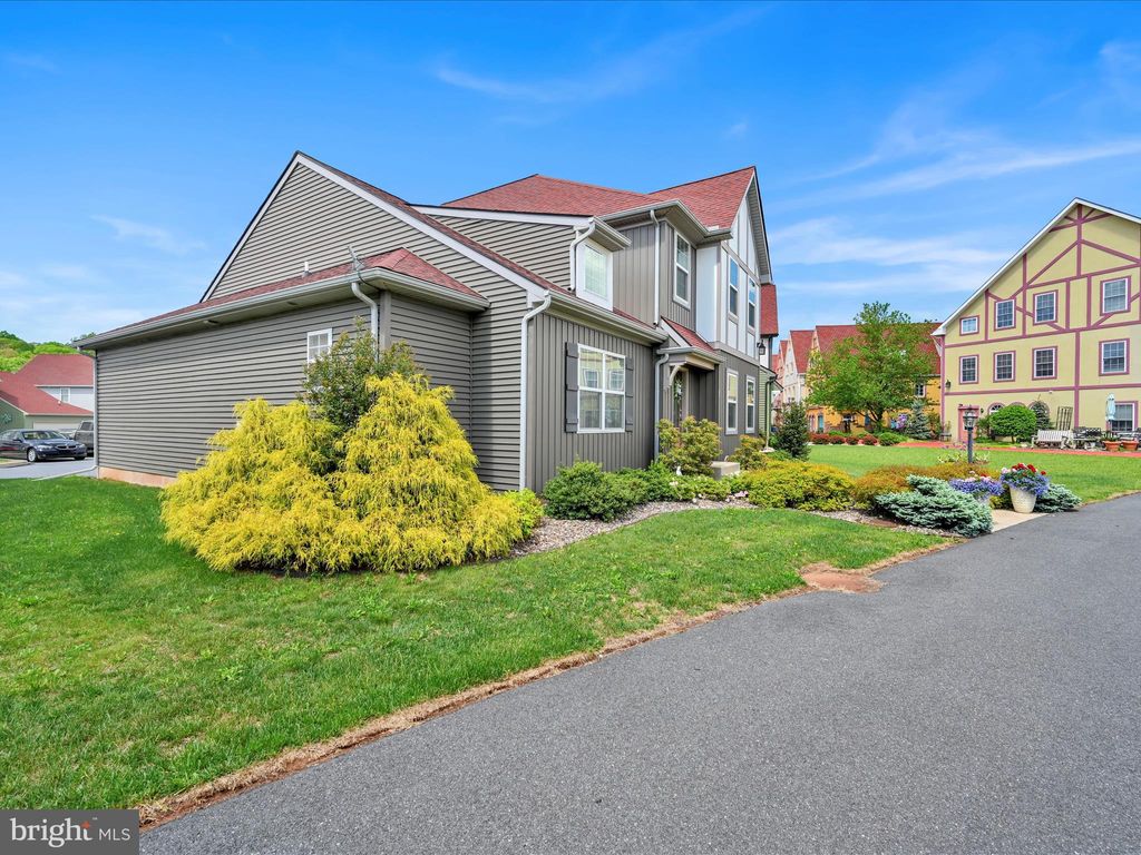 Photo of 10 Bittendorf Way, REINHOLDS, PA 17569 (MLS # PALA2069424)