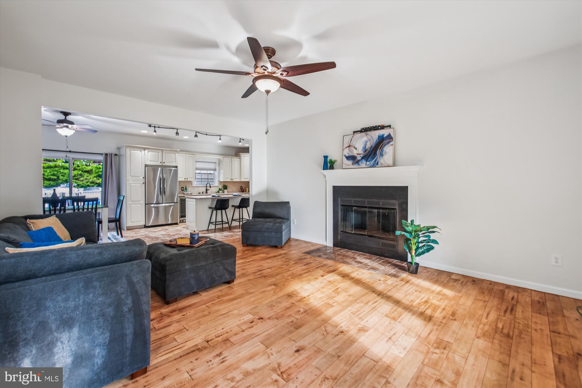 MILLERSVILLE - Residential