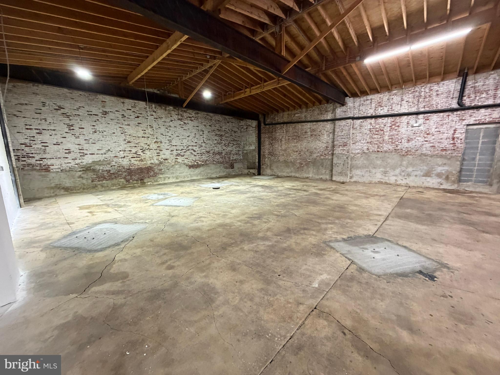 BRIDESBURG - Commercial Lease