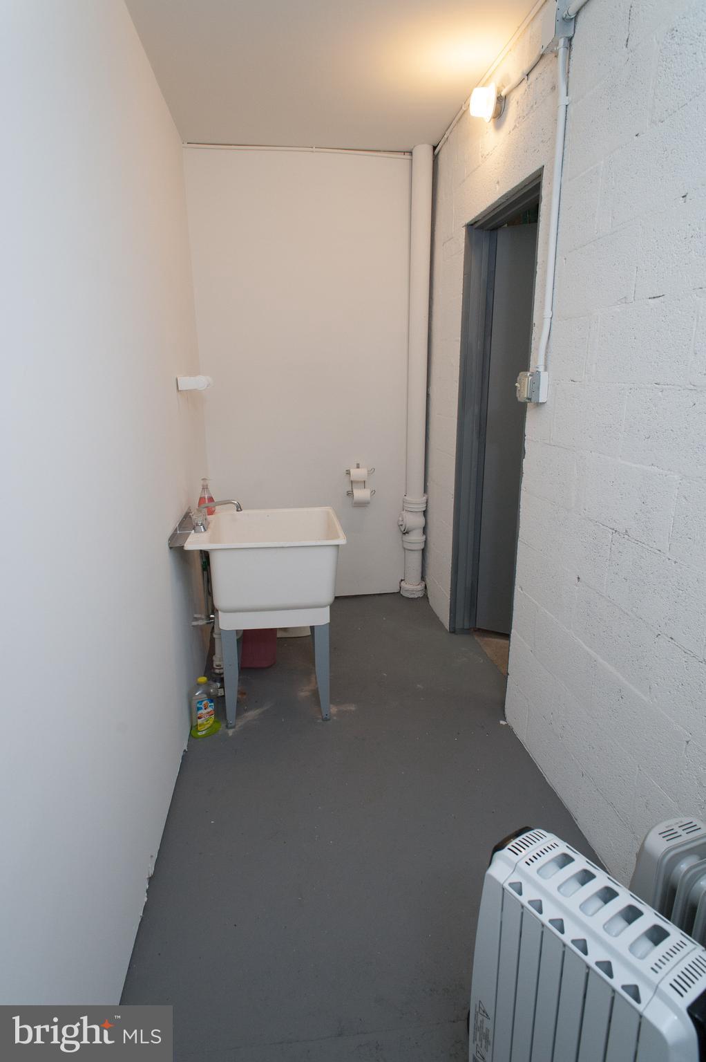 BRIDESBURG - Commercial Lease