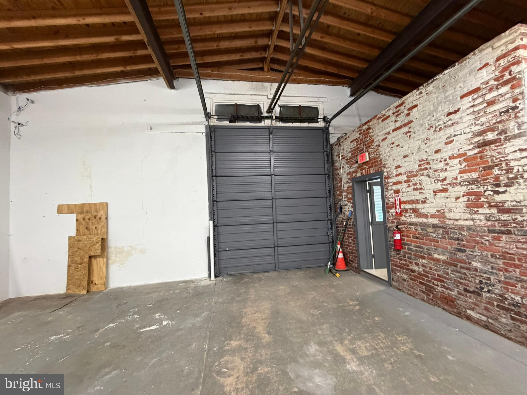 BRIDESBURG - Commercial Lease