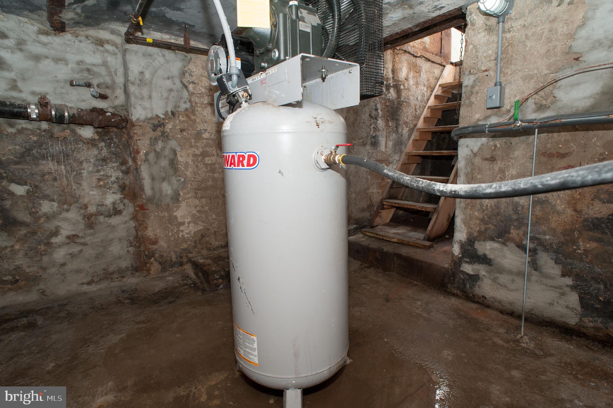 BRIDESBURG - Commercial Lease