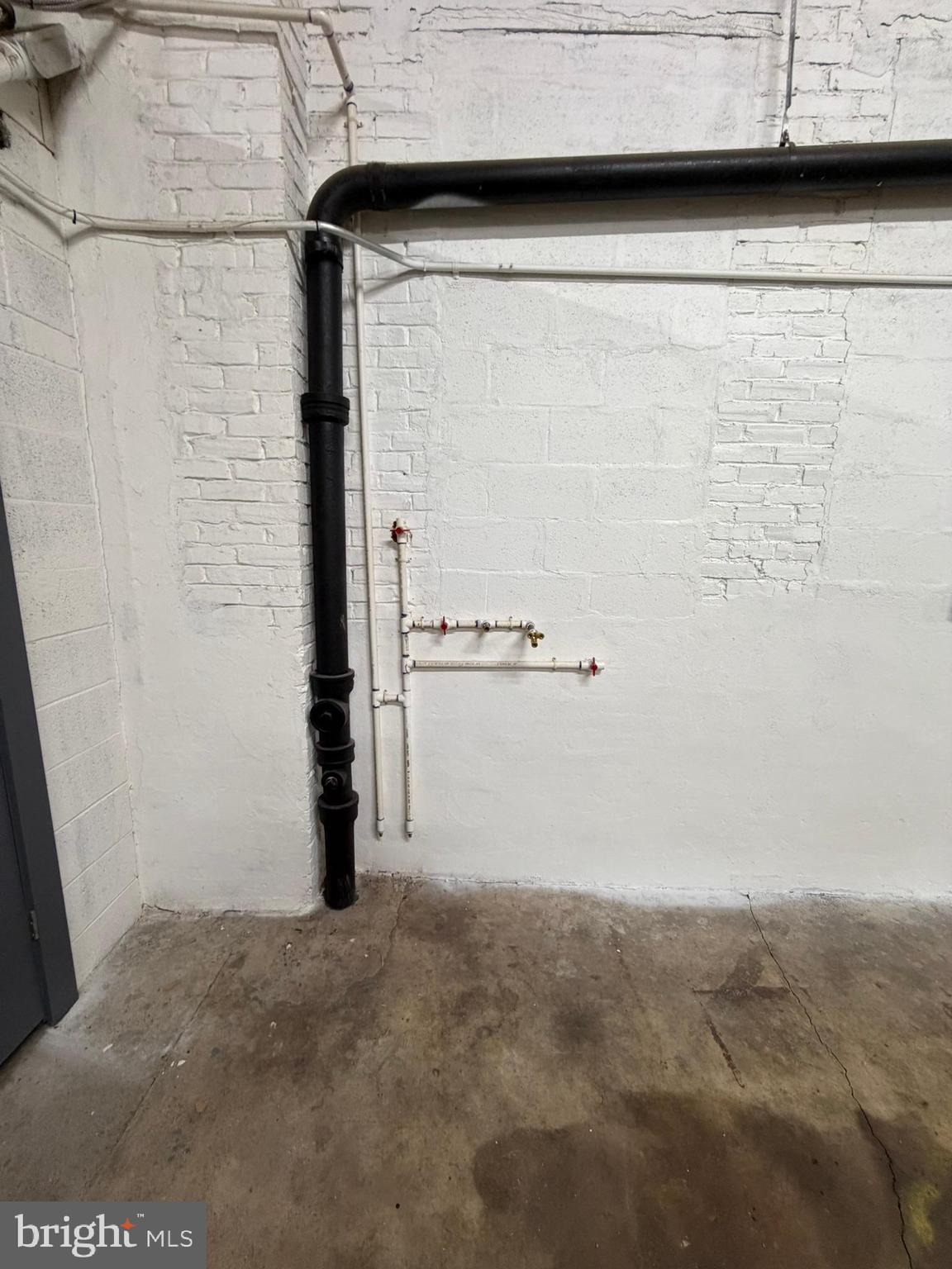 BRIDESBURG - Commercial Lease