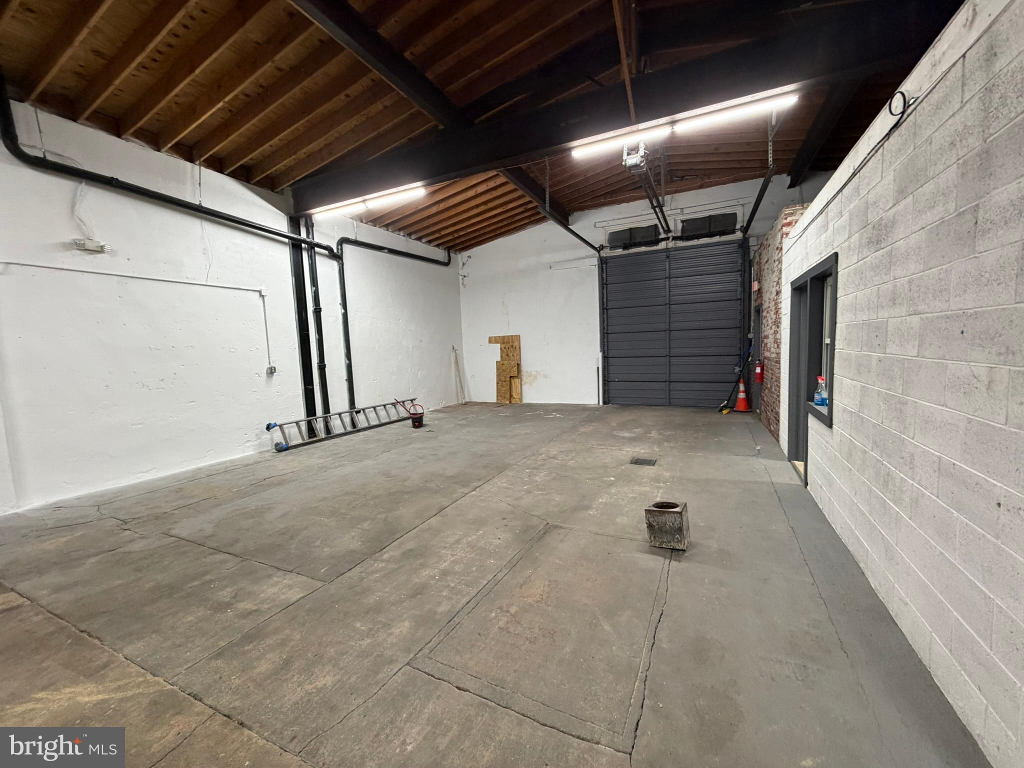 BRIDESBURG - Commercial Lease