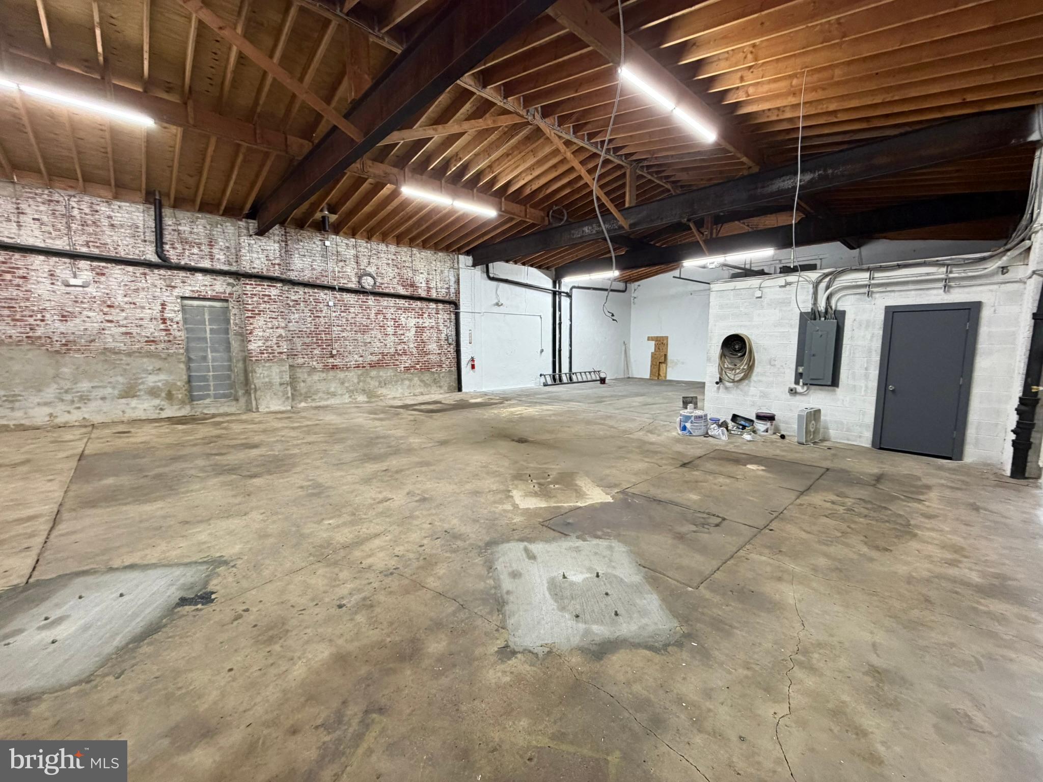 BRIDESBURG - Commercial Lease