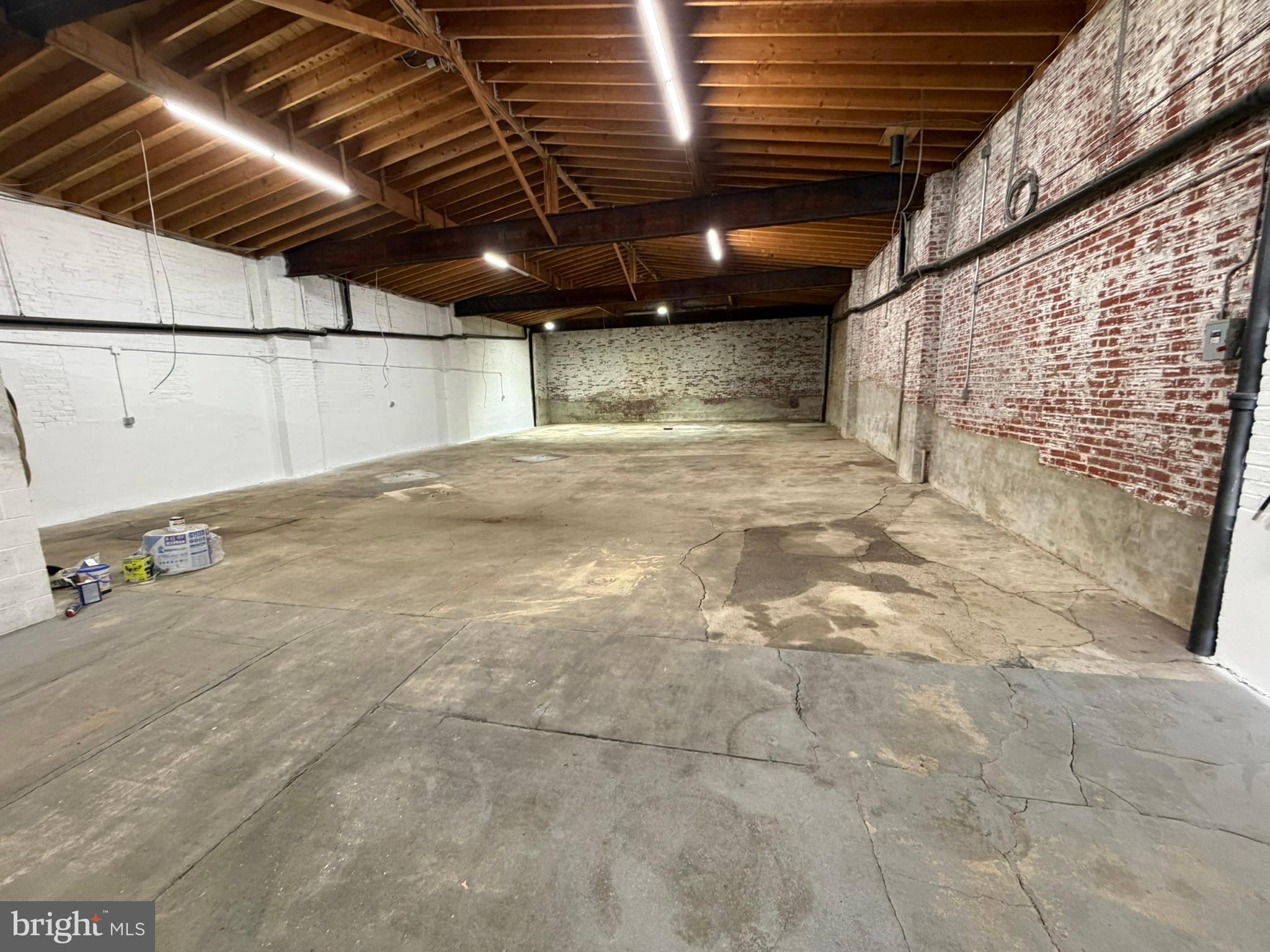 BRIDESBURG - Commercial Lease