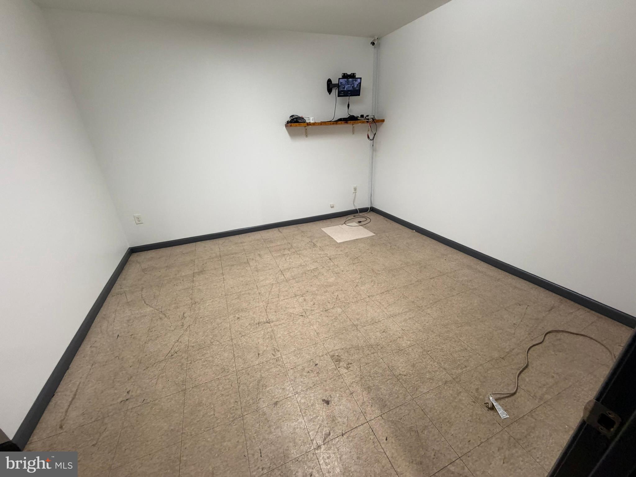 BRIDESBURG - Commercial Lease