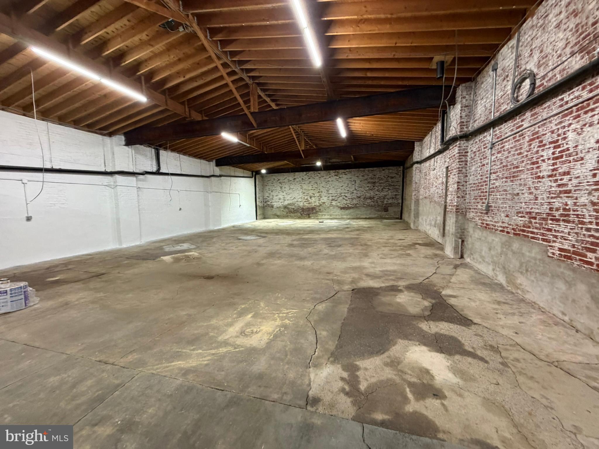 BRIDESBURG - Commercial Lease