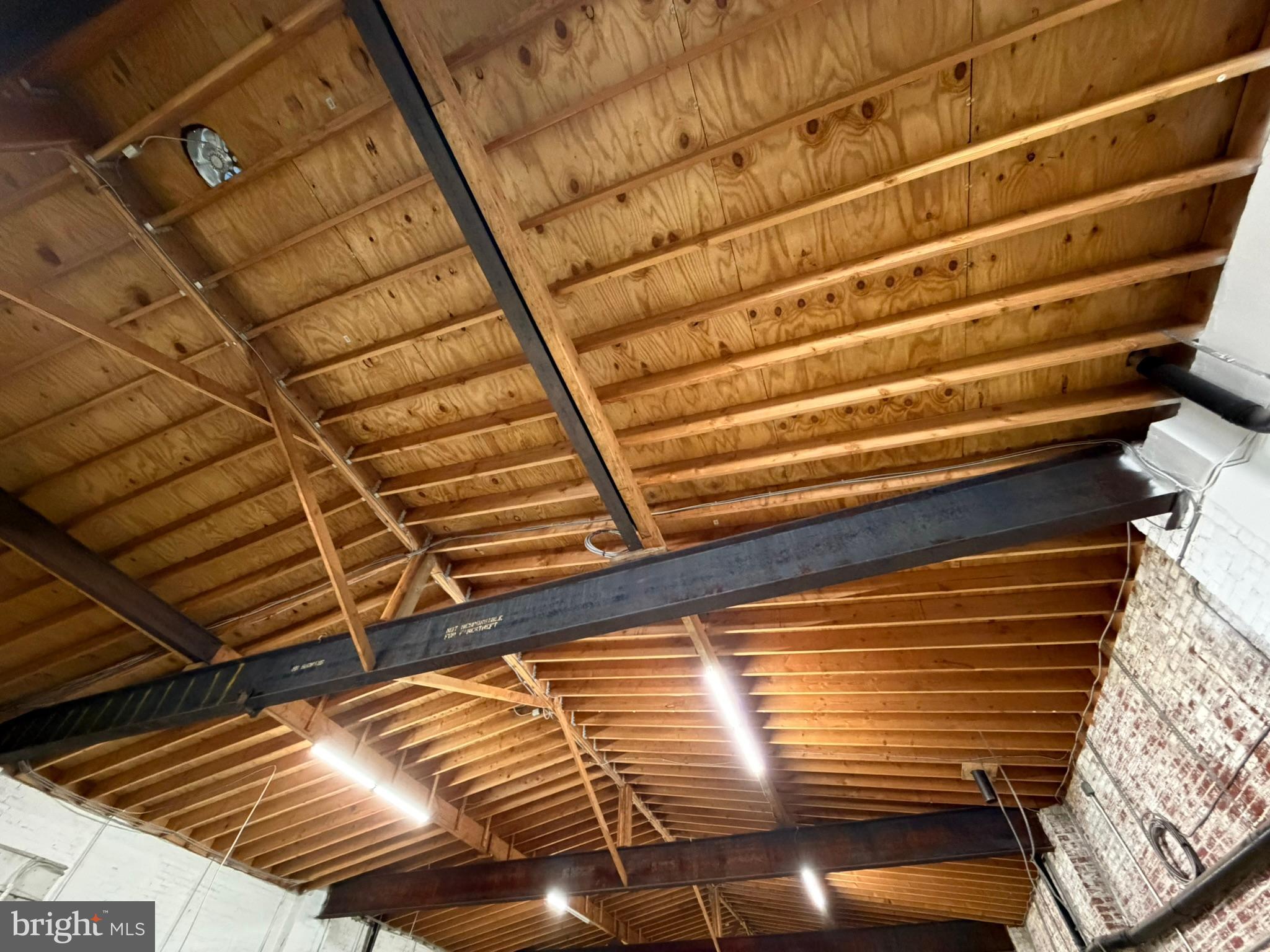 BRIDESBURG - Commercial Lease