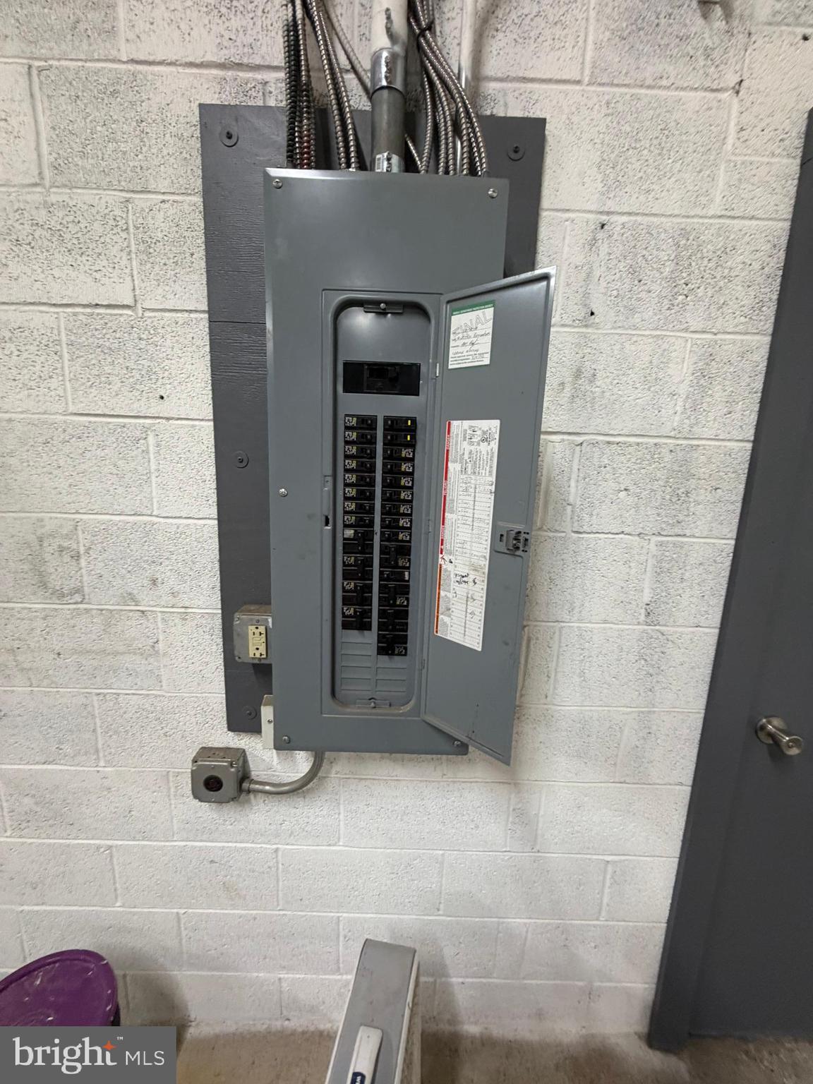 BRIDESBURG - Commercial Lease