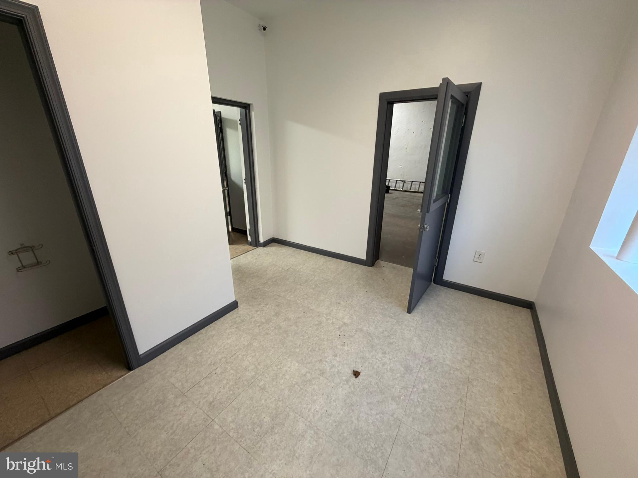 BRIDESBURG - Commercial Lease