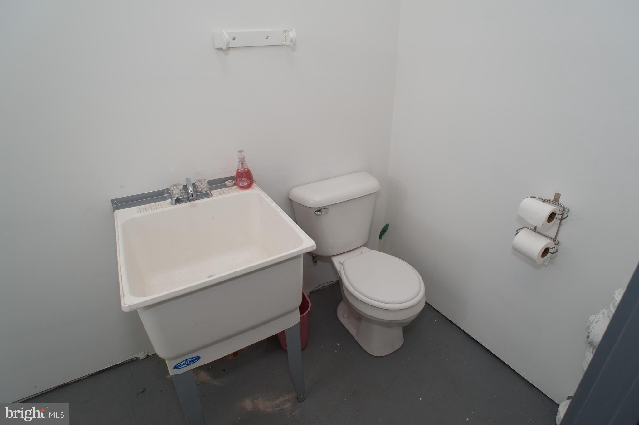 BRIDESBURG - Commercial Lease