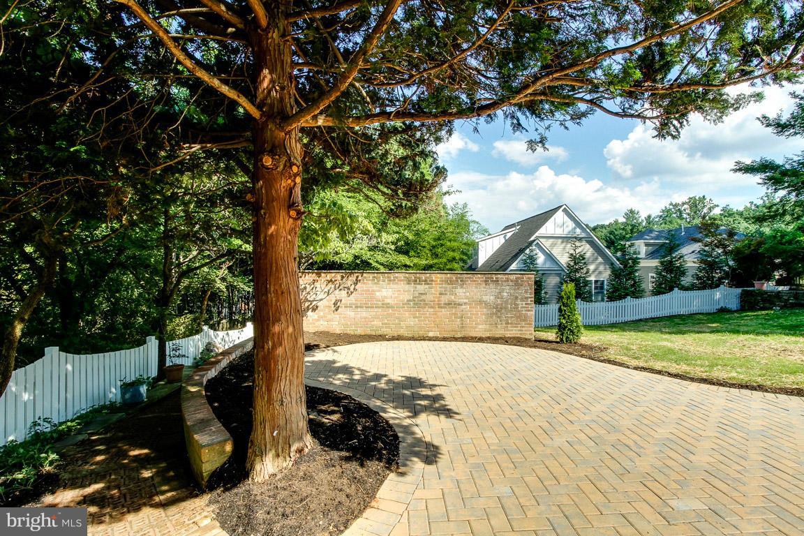 LEE HEIGHTS - Residential