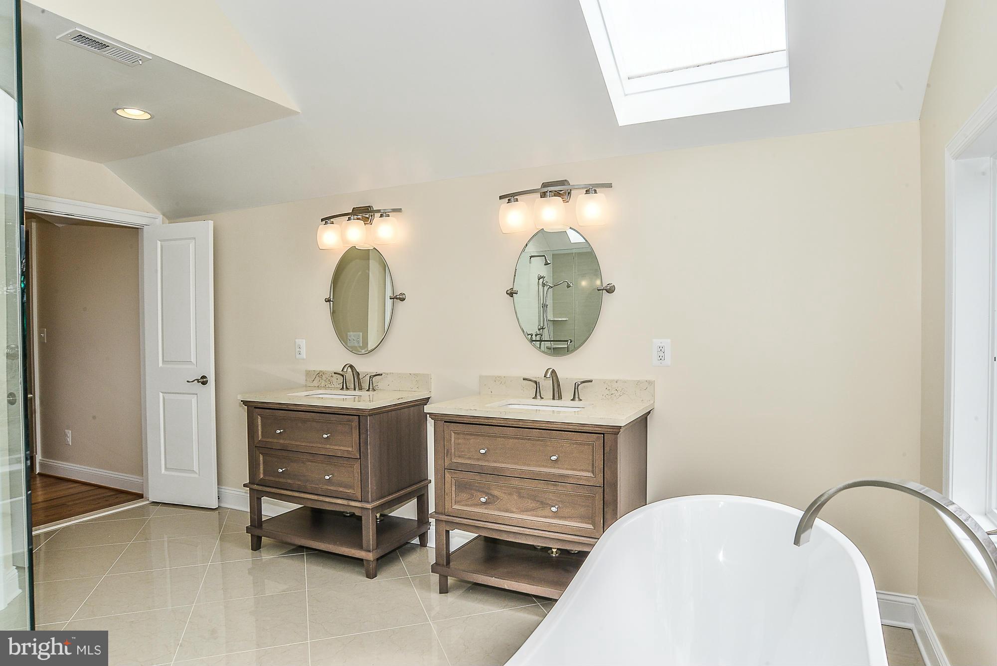 LEE HEIGHTS - Residential