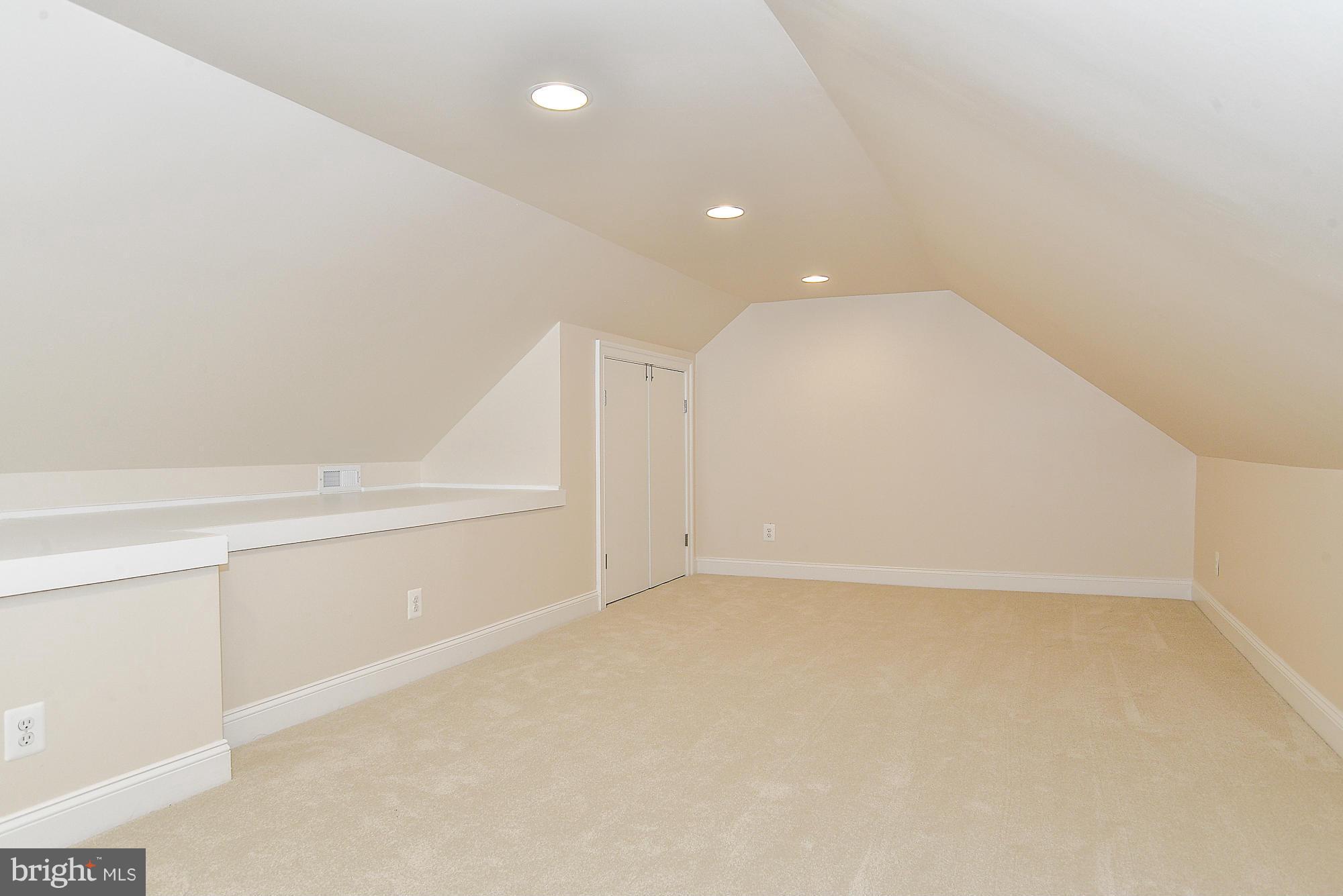 LEE HEIGHTS - Residential