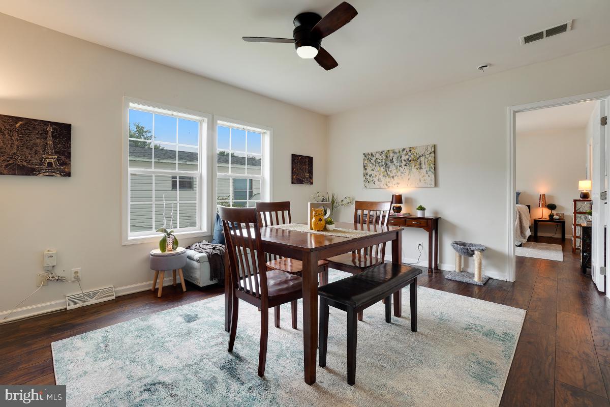 MEADOWS OF CHANTILLY - Residential