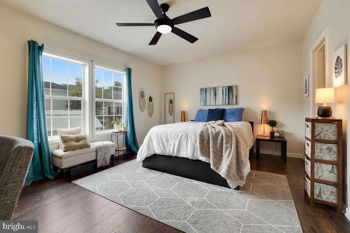 MEADOWS OF CHANTILLY - Residential