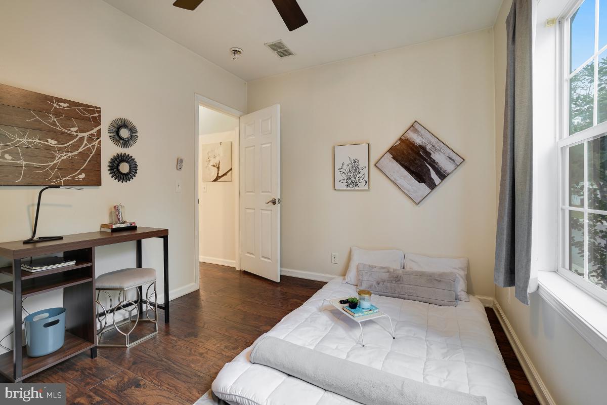 MEADOWS OF CHANTILLY - Residential