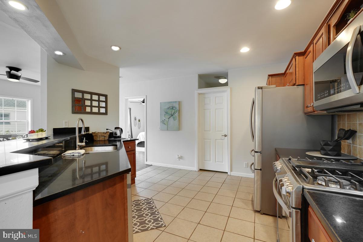 MEADOWS OF CHANTILLY - Residential