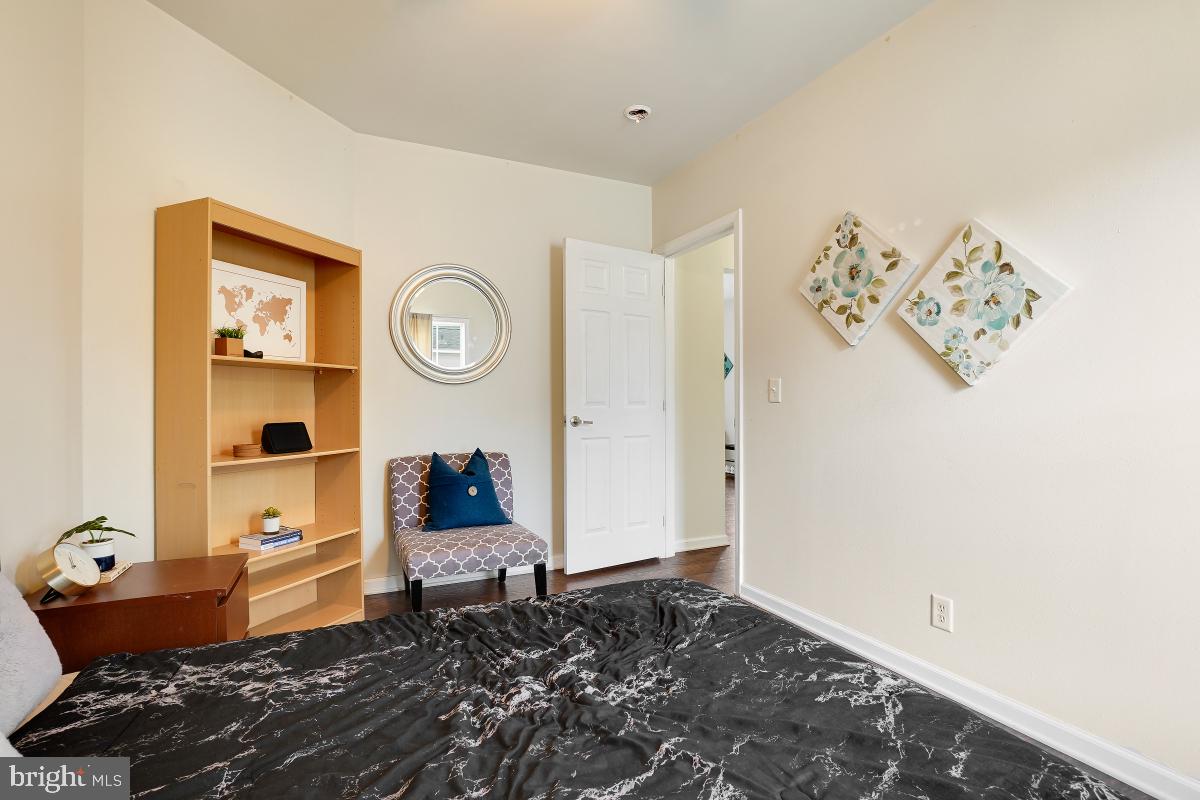 MEADOWS OF CHANTILLY - Residential