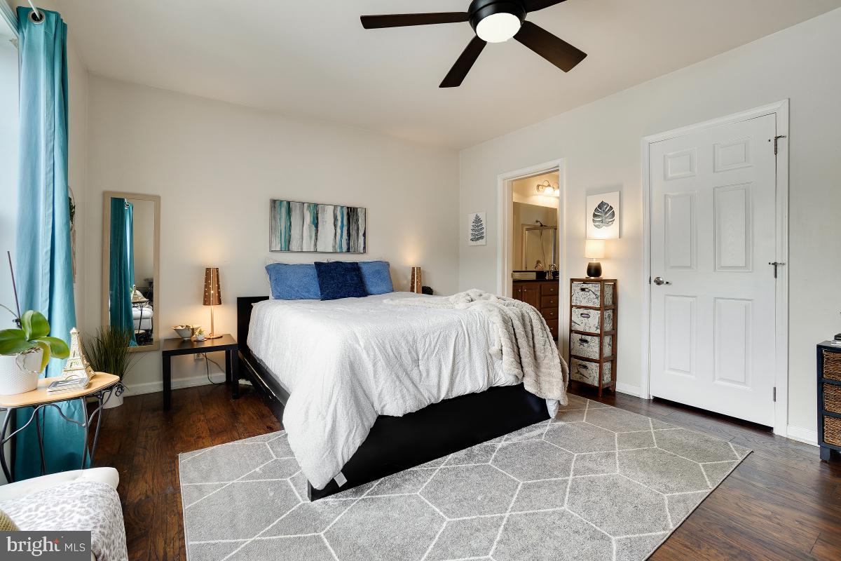 MEADOWS OF CHANTILLY - Residential