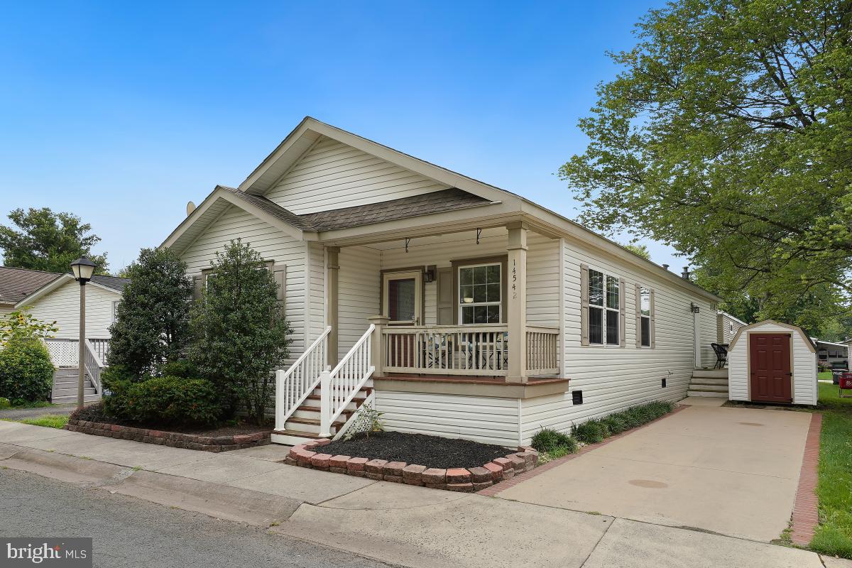 MEADOWS OF CHANTILLY - Residential