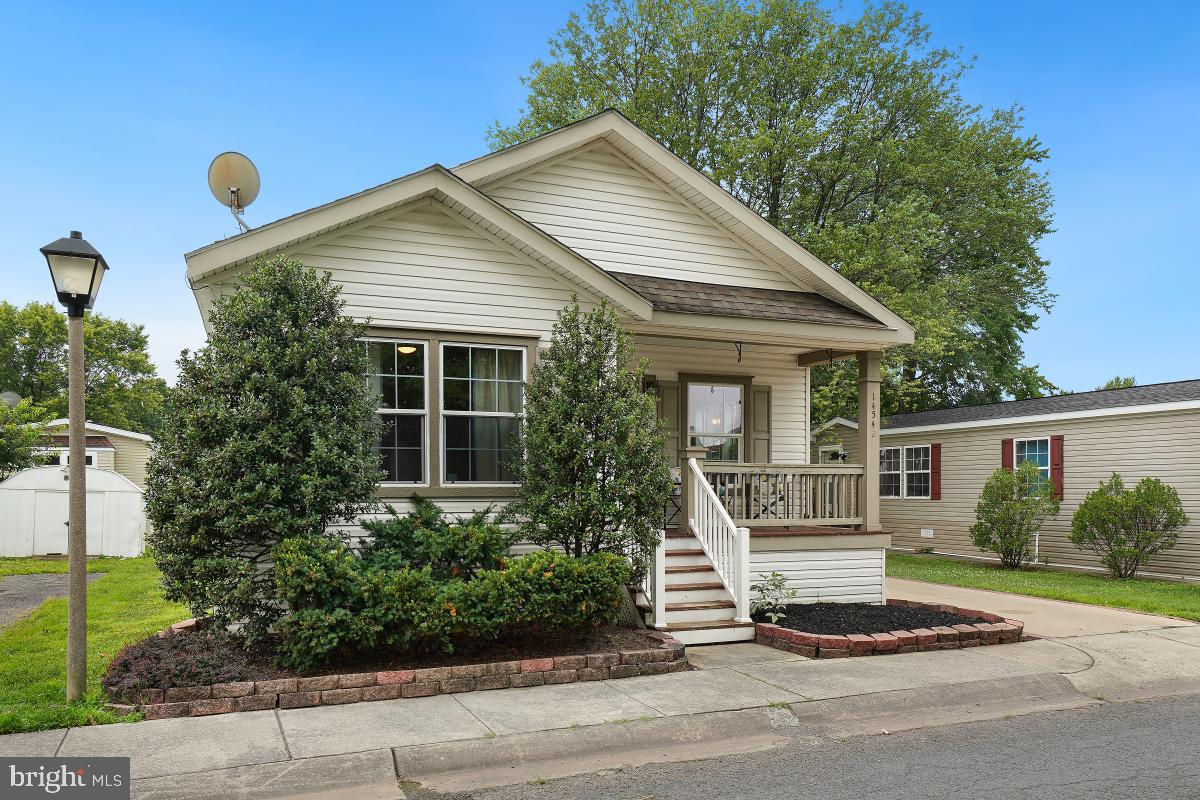 MEADOWS OF CHANTILLY - Residential