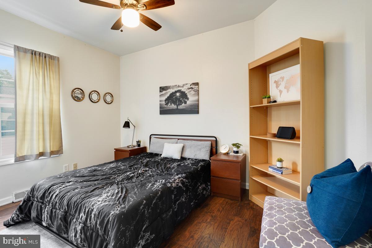 MEADOWS OF CHANTILLY - Residential