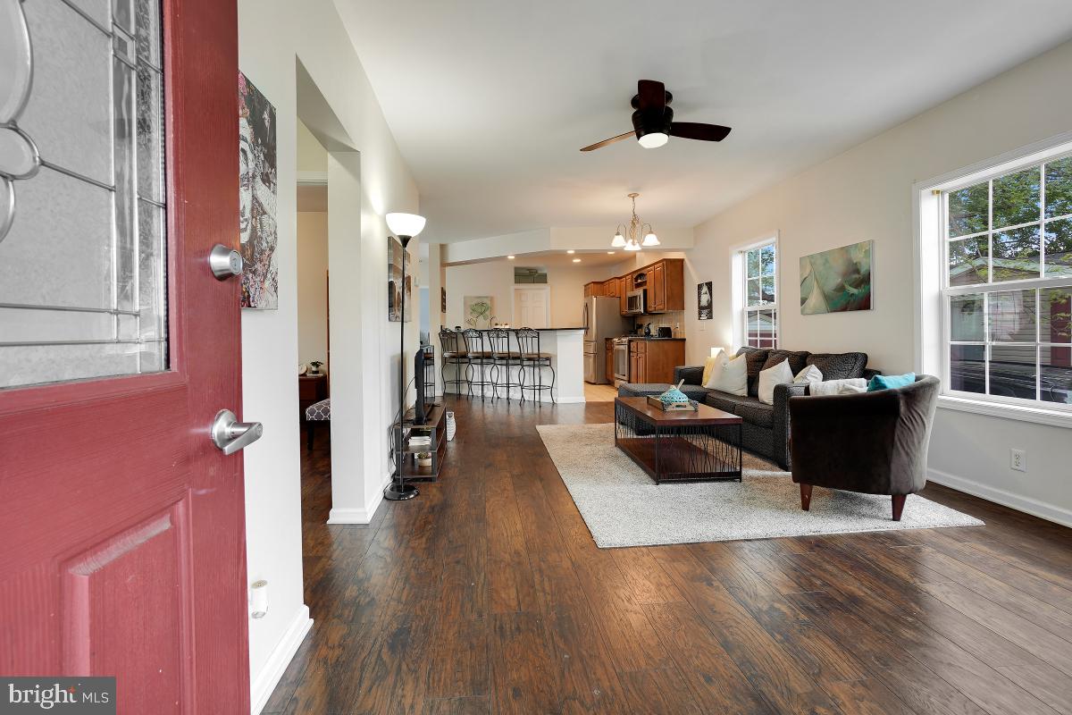 MEADOWS OF CHANTILLY - Residential